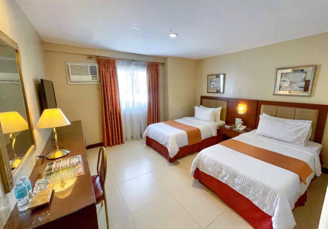 Royal Garden Hotel Ozamiz Bagian luar foto